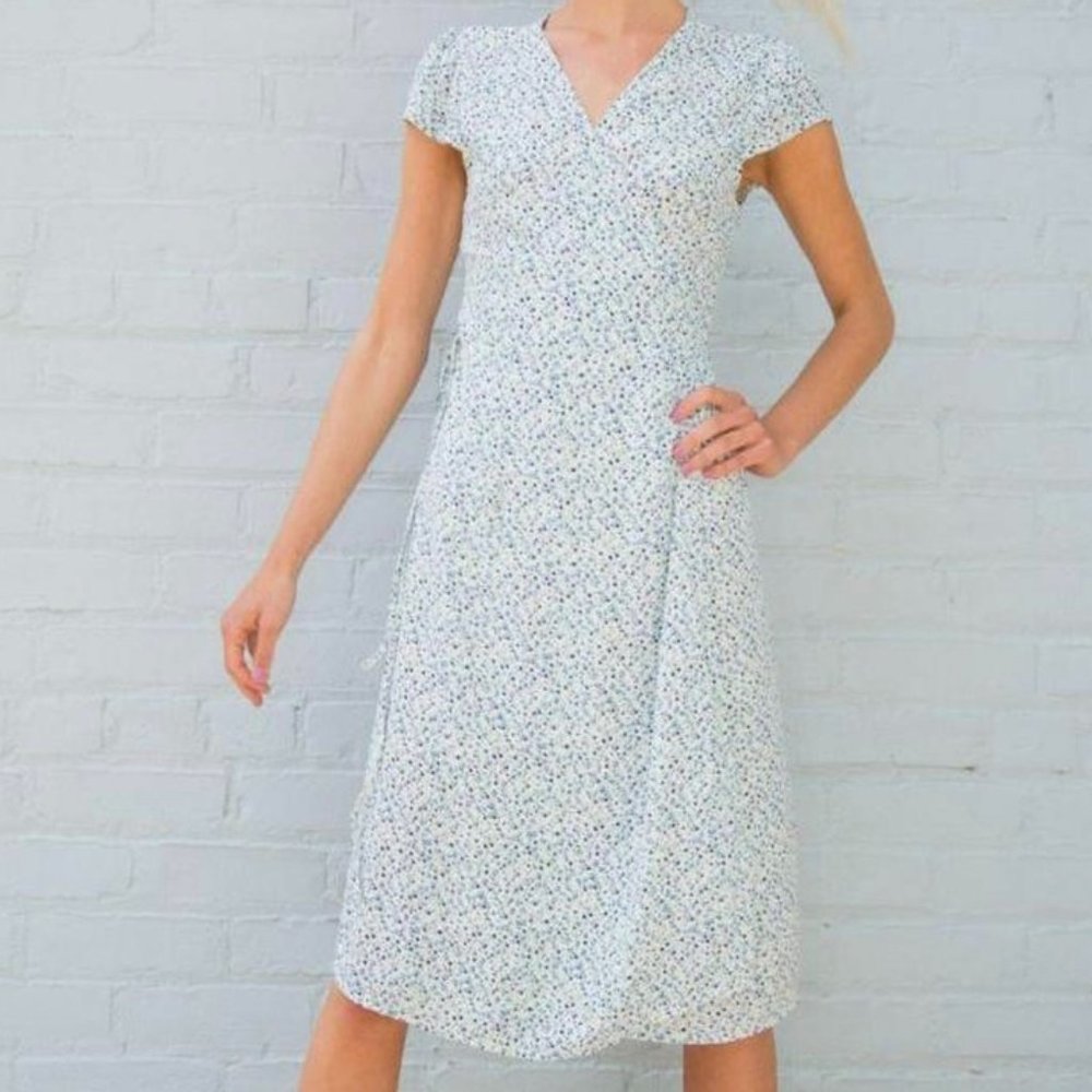 Brandy Melville Women's White and Blue Floral Wrap Dress